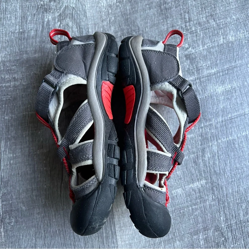 KEEN Kids Sandals Size 2 Gray Red Outdoor Water Shoes Boys Girls
